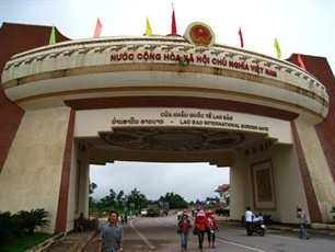 Vietnam, Laos boost border exchange - ảnh 1